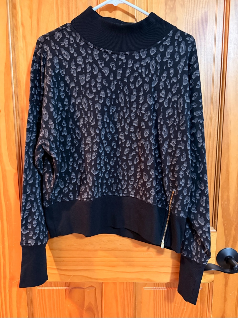 Old Navy Black & Gray Mock Neck Leopard-Print Pullover